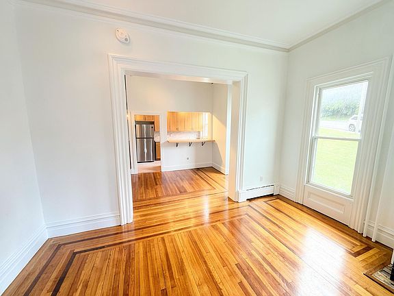 4th image of 834 Warren St Floor 1