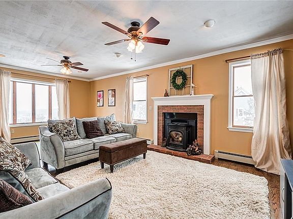 2nd image of 1002 Mistletoe Dr
