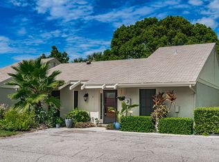 2 Windrush Bay Dr, Tarpon Springs, FL 34689