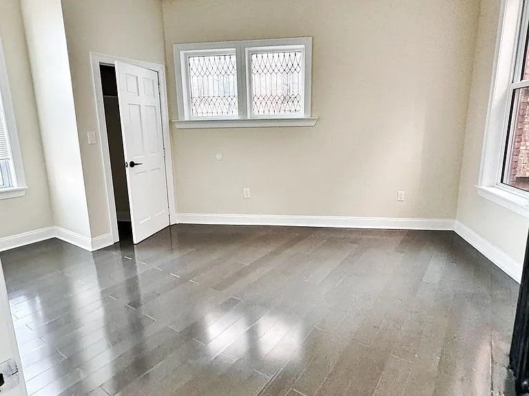 1315 Genesee St #13 — Photo 10