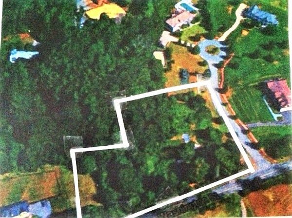 1st image of 1 Knollcrest Farm Ln