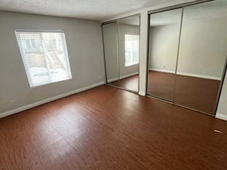 17440 Burbank Blvd — Photo 5