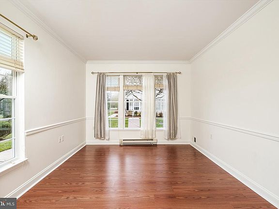 5th image of 207 Burholme Dr