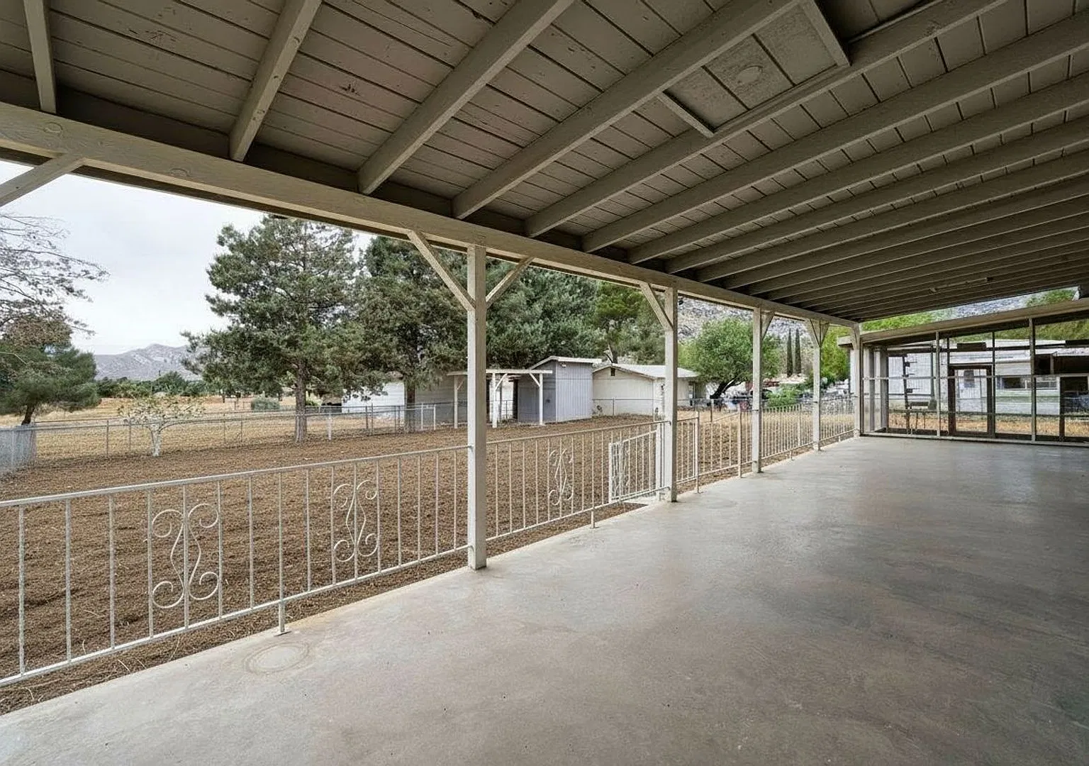 3+2 Gorgeous Remodeled Home with Updated Kitchen & More! In Onyx, CA — Photo 2