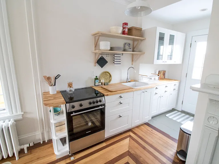 52 Maple St — Photo 2