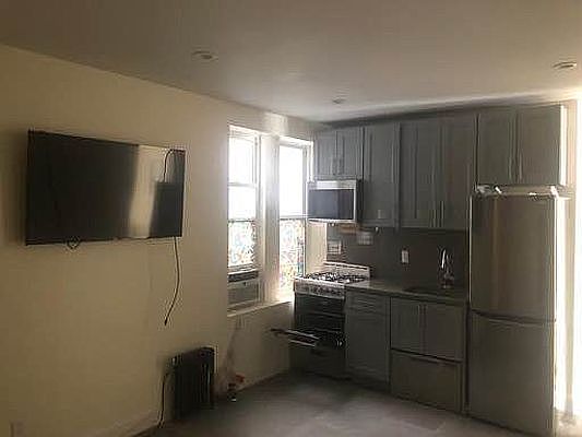 2nd image of 221 Wadsworth Ave #3B