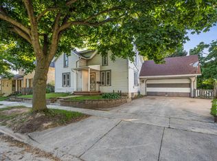 817 Desnoyer St, Kaukauna, WI 54130
