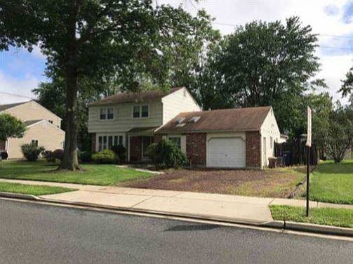 2nd image of 902 Sunset Dr