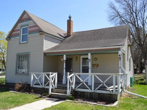 629 7th Ave N, Clear Lake, IA 50428
