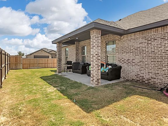 5th image of 1017 Bromegrass St