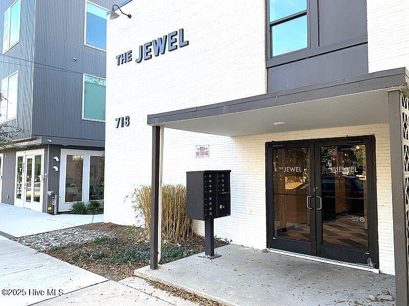 1st image of 718 S 5th Ave APT 8