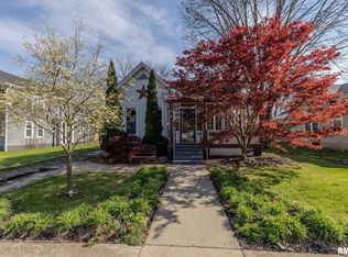 415 E Main St, Carlinville, IL