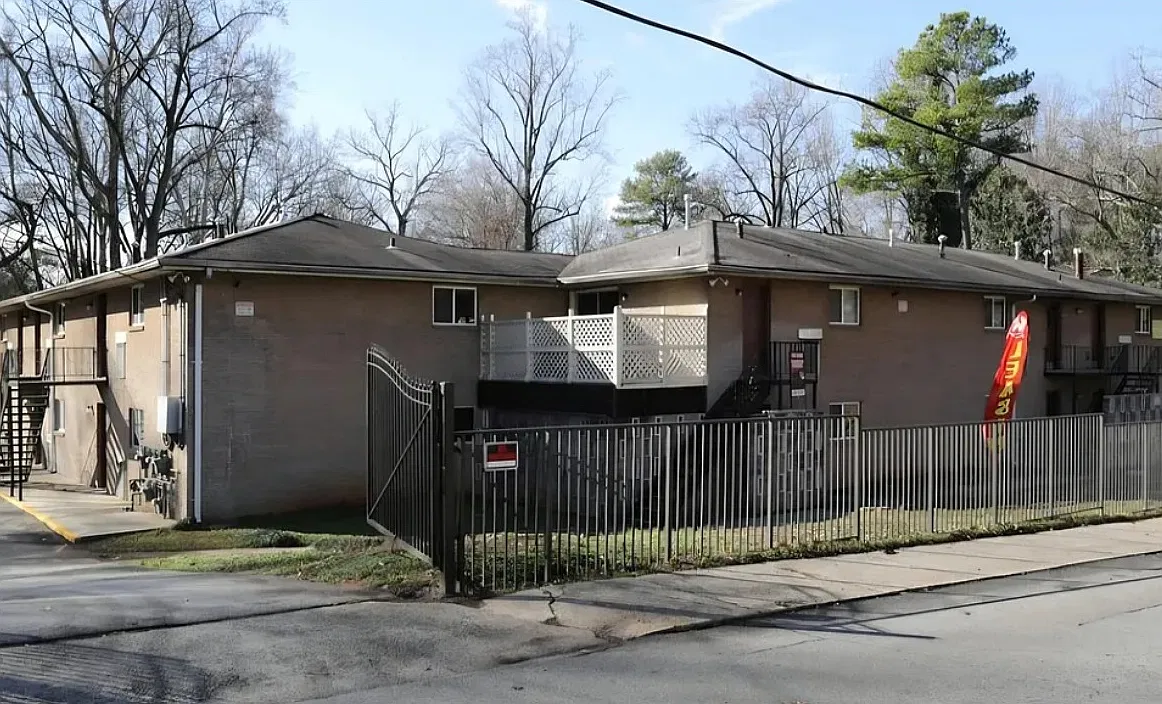 3300 College St — Photo 3