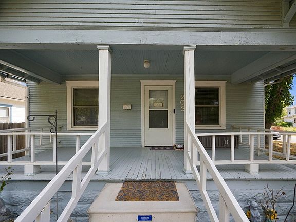 3rd image of 202 N Vine Ave