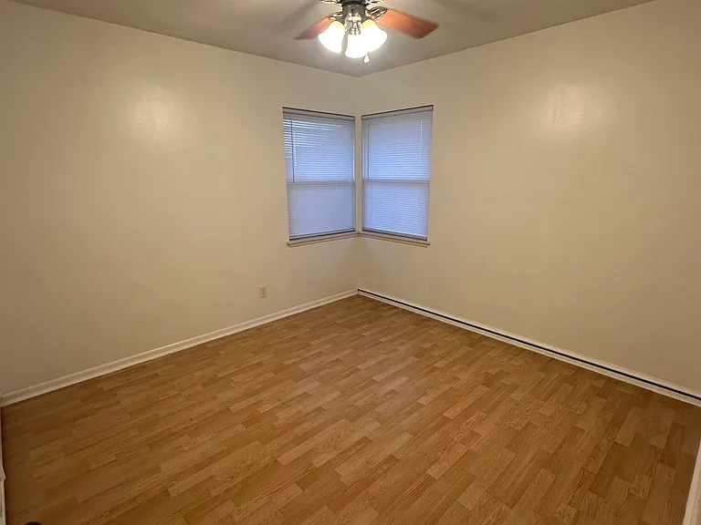 6821 Waveland Ave — Photo 16