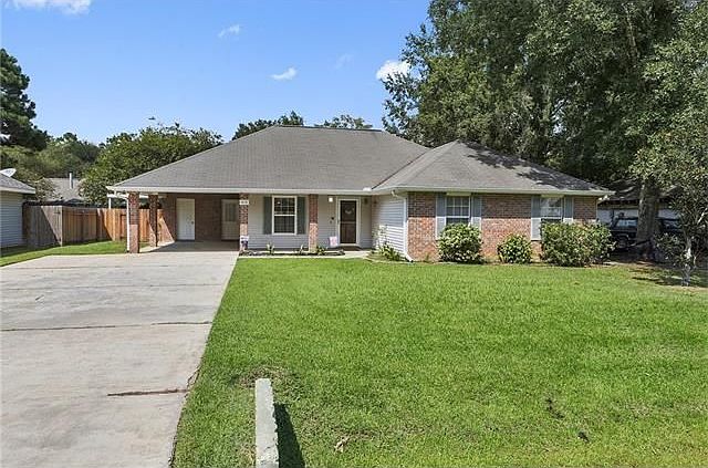1st image of 13 Woodlawn Dr