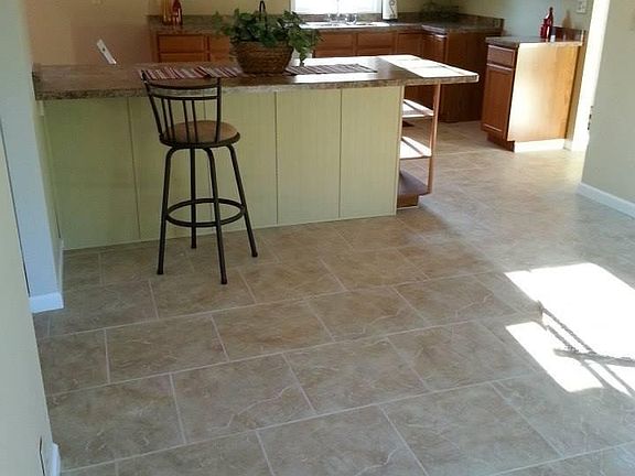 5th image of 15103 Hawthorne Ct