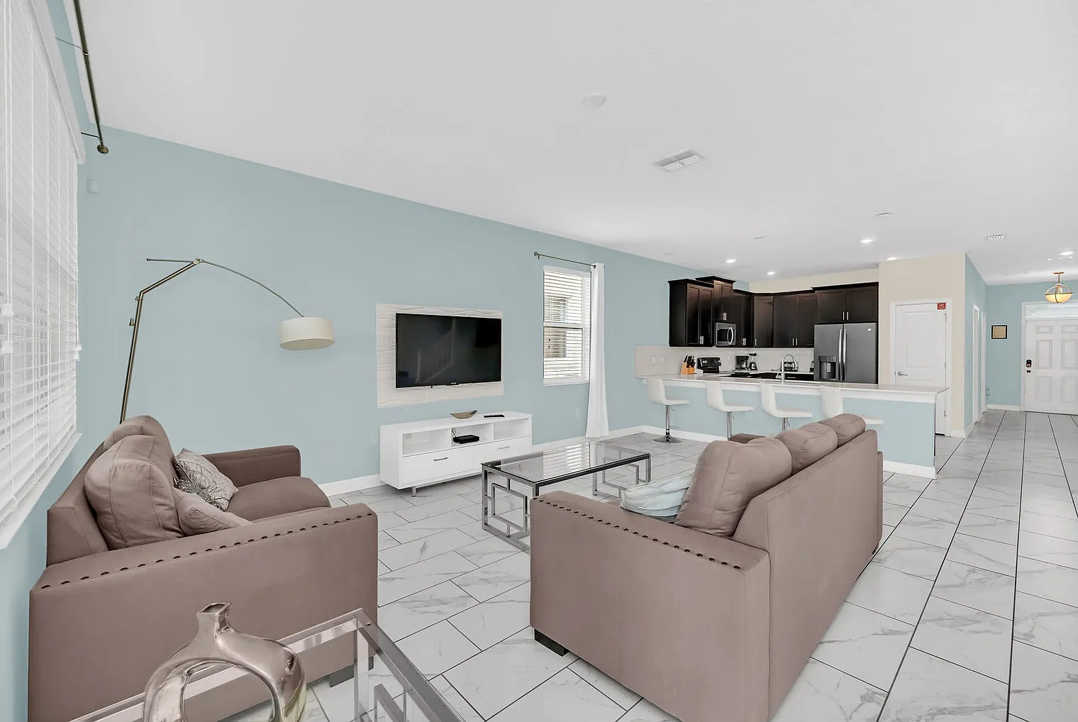 8 bed, 5.0 bath, 3907 sqft, $5,010 — Photo 1