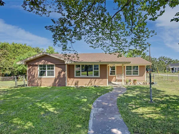 307 E Barton St, Calvert, TX 77837