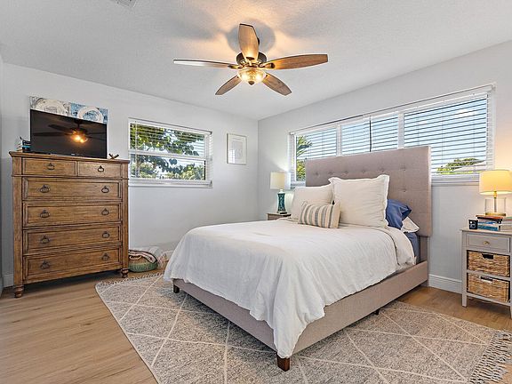 4th image of 1401 N Lake Court