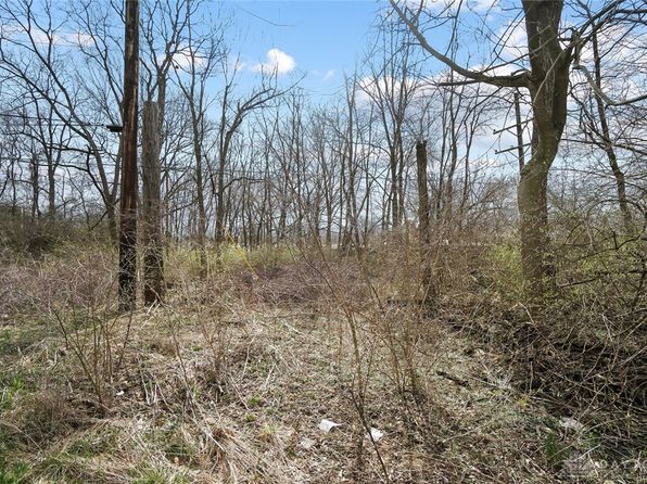 251 Liscum Dr, Dayton, OH 45417