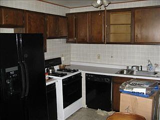 3rd image of 6154 E 43rd St