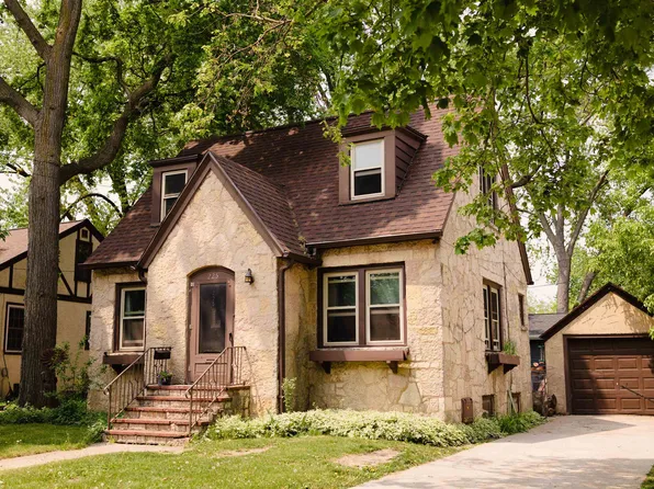 225 Gray St, Green Bay, WI 54303
