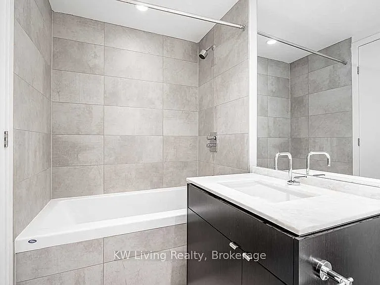 60 Colborne St #402 — Photo 22