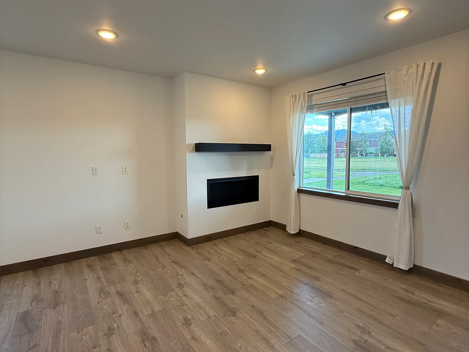 3 bed, 2.5 bath, 1800 sqft, $3,275 — Photo 4