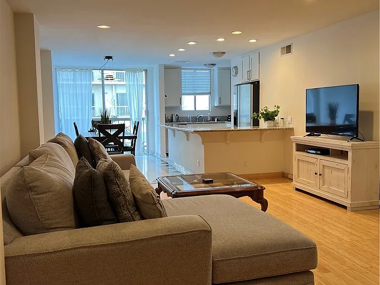 10747 Wilshire Blvd #505 — Photo 9