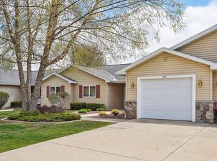 535 Country Ln, Cambridge, WI 53523