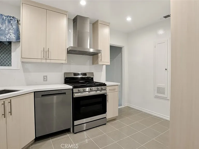 1527 N Avon St — Photo 8