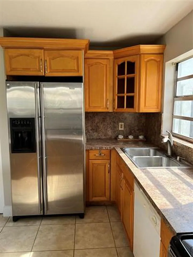 8265 NW 192nd Ter # 8265, Hialeah, FL 33015 — Photo 4