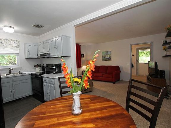 4th image of 28C Moccasin Dr
