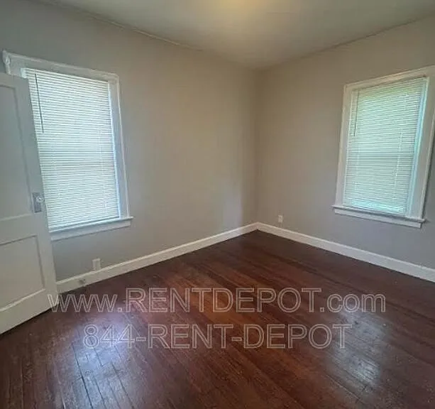 416 E Riverside Dr — Photo 5