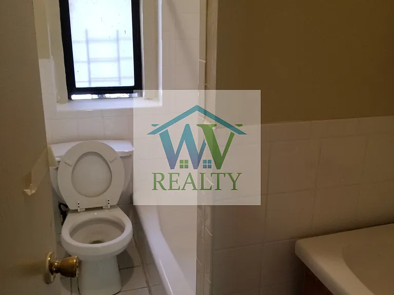 2835 Bainbridge Ave #B6 — Photo 11