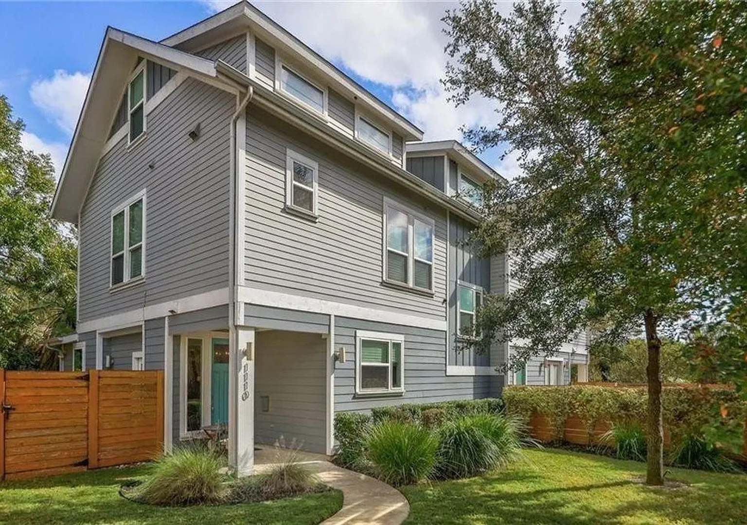 1110 Concordia Ave — Photo 1