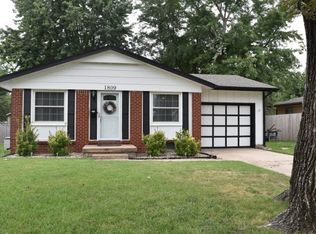 1809 E Idlewild Dr, Wichita, KS 67216