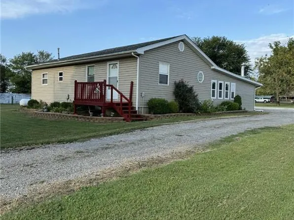 3352 NE 400th Hwy, Weir, KS 66781