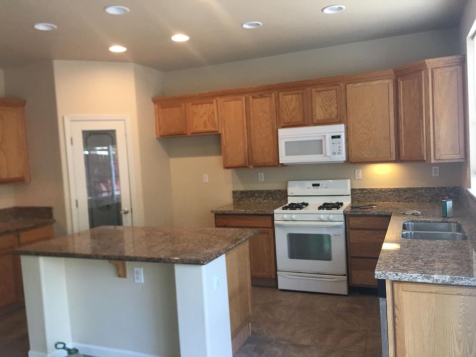 2nd image of 890 Schmidt Ct