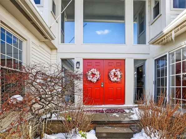 7328 Simsbury Dr, West Bloomfield, MI 48322