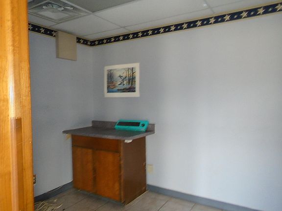 4th image of 111 N Adair St