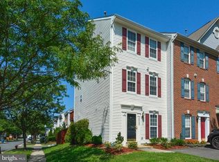 26097 Lands End Dr, Chantilly, VA 20152