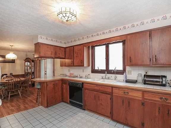 4th image of 1805 Allen Dr