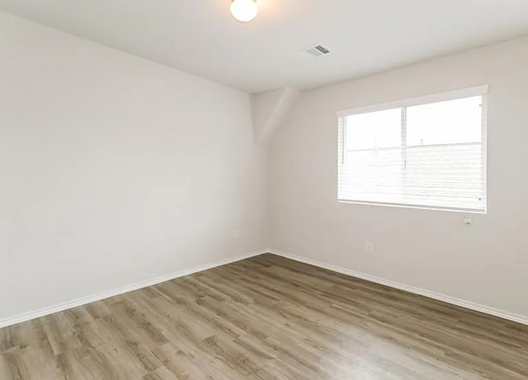 2743 Madison Ct — Photo 10