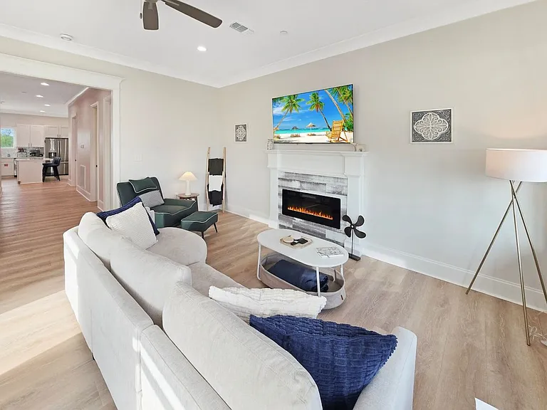 Beach Blvd W — Photo 14