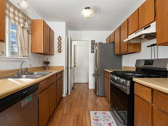 3rd image of 2500 Cheyenne St