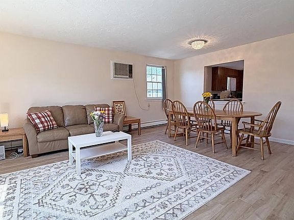 3rd image of 541 Commonwealth Ave #1
