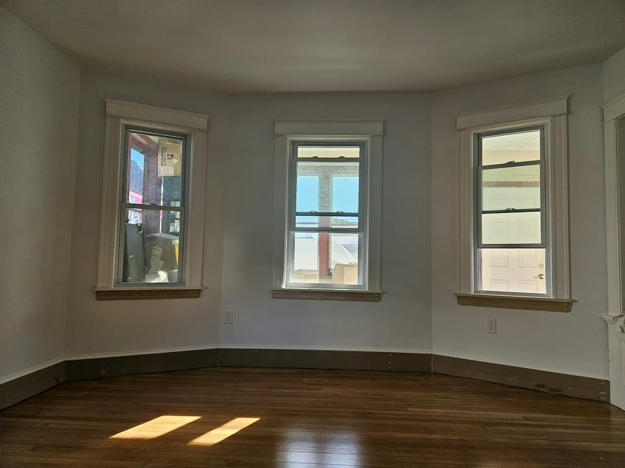 3 bed, 1000 sqft, $3,000 — Photo 4