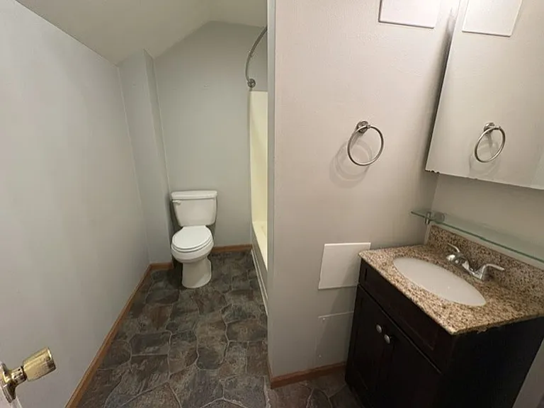 653 Sherman St — Photo 7
